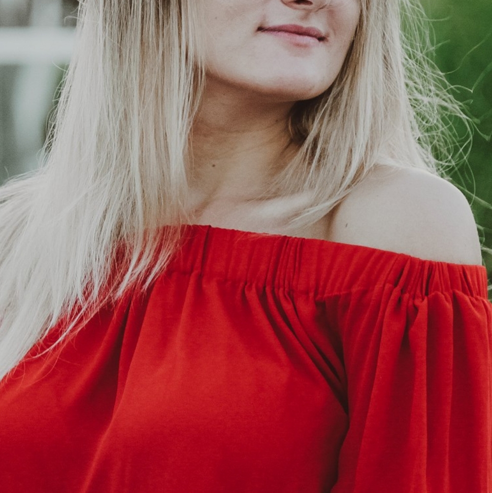 Blouse off shoulder